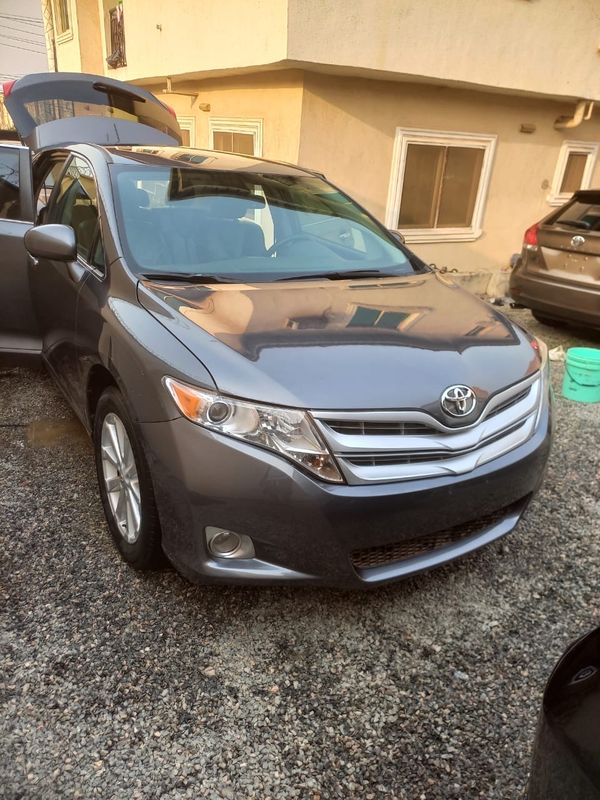 Main image of 2011 Toyota Venza AWD